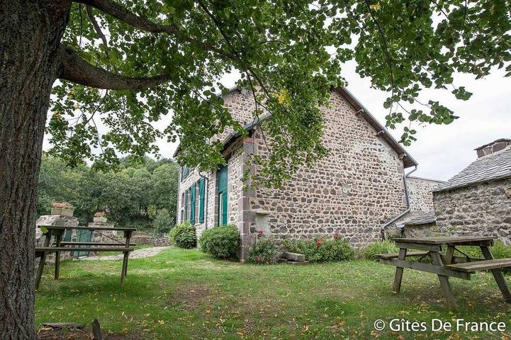 Gîte pour 5 personnes, avec jardin, animaux acceptés dans Courgoul