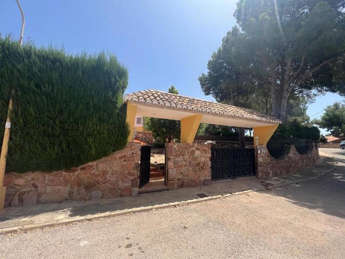 Casa rural para 10 personas, con Balcón y Jacuzzi además de Terraza y Jardín en Campo de Turia - 3