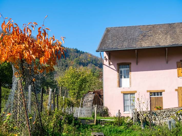 Charmantes Haus in Chirens mit umzäuntem Garten in Chirens, Isère