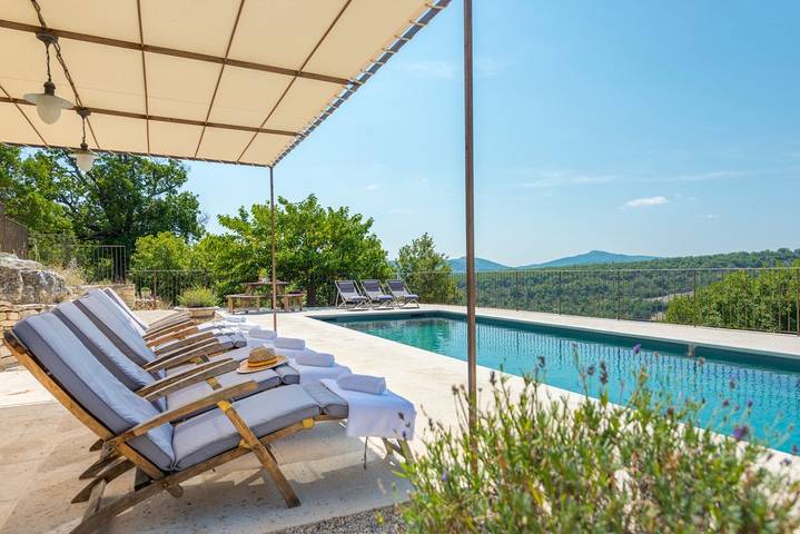 Location de vacances pour 13 personnes, avec Terrasse ainsi que Jardin et Piscine à Saint-Michel-l'Observatoire