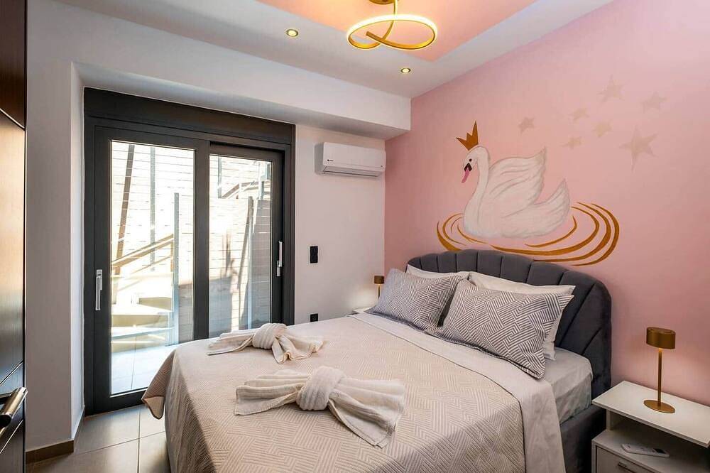 3bd Maisonette with rooftop jacuzzi and views in Chania region