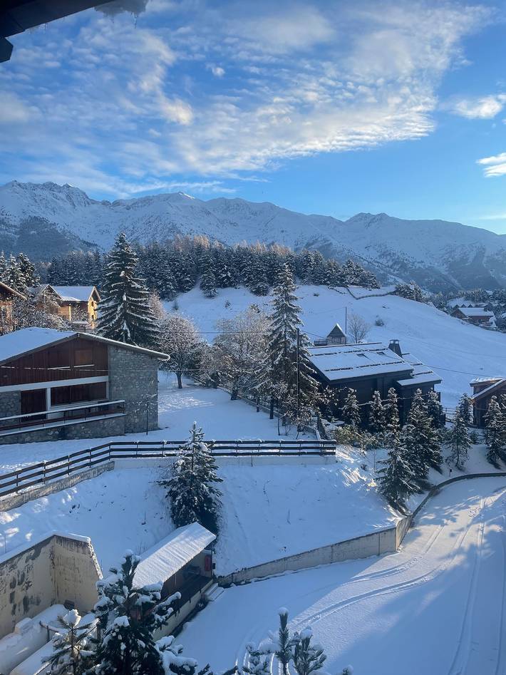 Apartamento entero, Apartamento 'Chaleureux La Montagne' con jardín privado y balcón in Auron, Saint-Étienne-de-Tinée