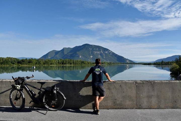 Hôtel pour 2 personnes, avec vue ainsi que jardin et piscine, animaux acceptés à Chanaz - 3