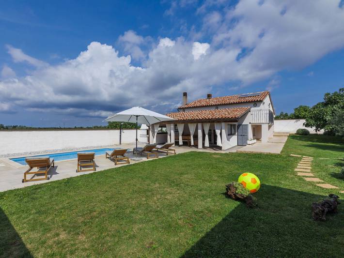 Ferienhaus für 8 Personen, mit Garten in Medulin