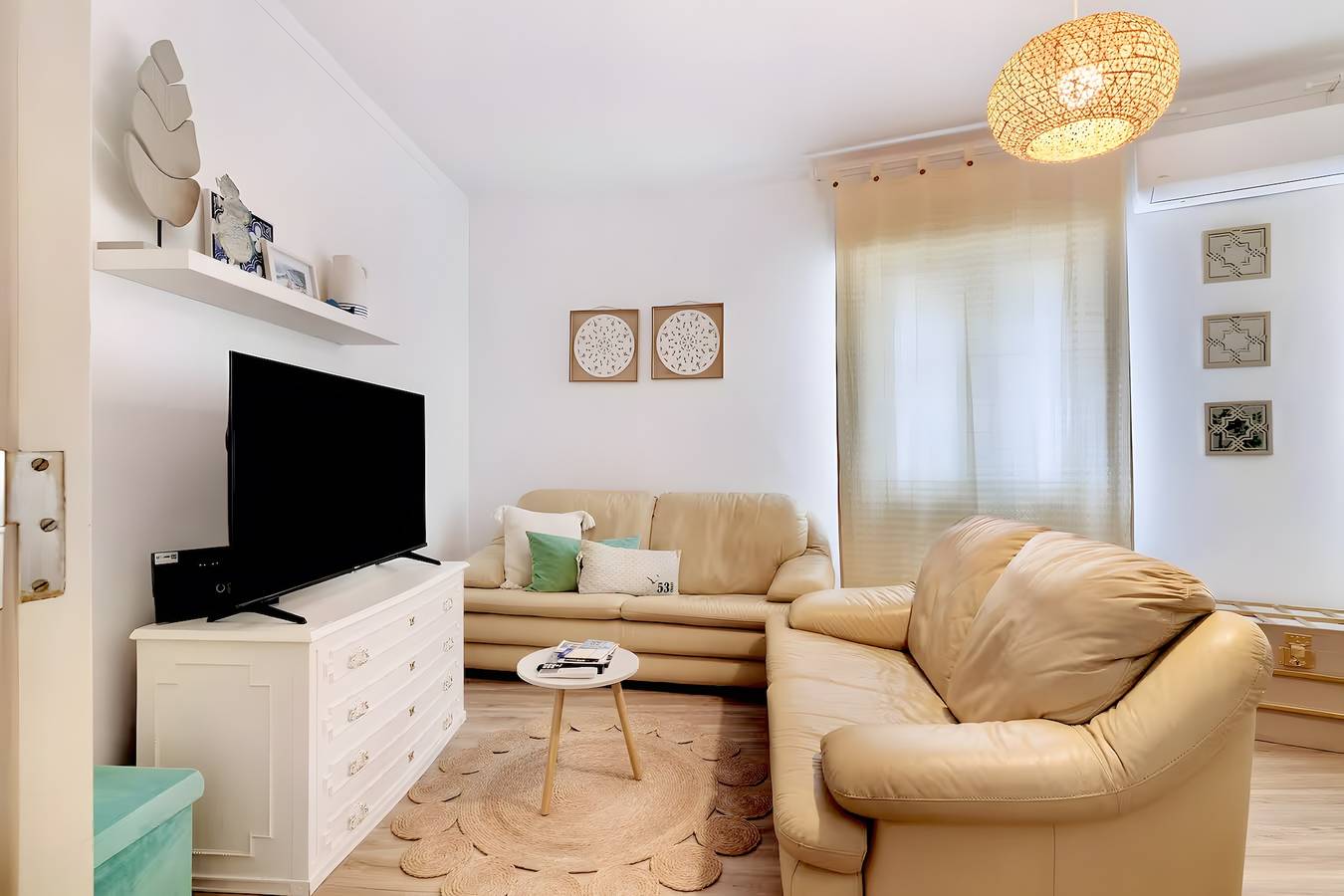 Ferienhaus 'Caíque – Charmanter Aufenthalt in Olhão' mit privater Terrasse, Wlan & Klimaanlage in Olhão, Parque Natural da Ria Formosa