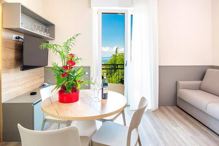 Location de vacances pour 3 personnes, avec jardin et piscine à Garde - 4