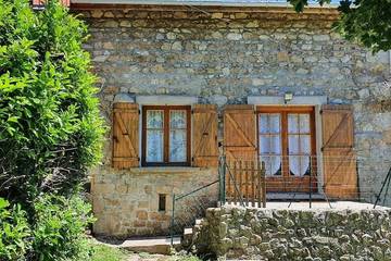 Location de vacances pour 4 personnes, avec jardin dans Prabouré