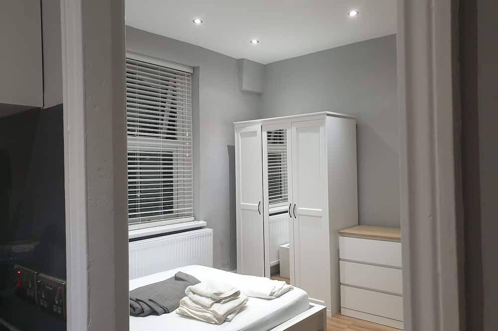 Entire apartment, Barnet Luxury Apartment can sleep 4 people just few mins away from Station in London, South East England