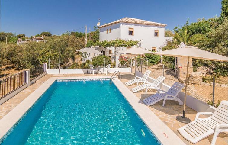 Casa de vacaciones para 10 personas, con Terraza además de Jardín y Piscina en Iznájar
