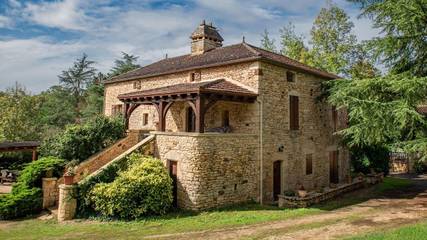 Gîte pour 8 personnes, avec jardin ainsi que piscine et terrasse à Prats-du-Périgord