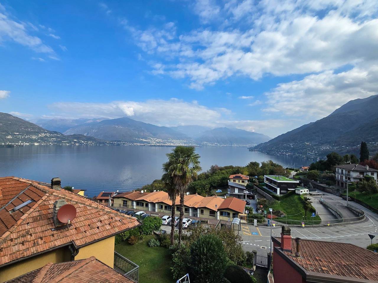 Appartamento intero, Appartamento vacanze per 3 persone con balcone in Maccagno, Maccagno con Pino e Veddasca