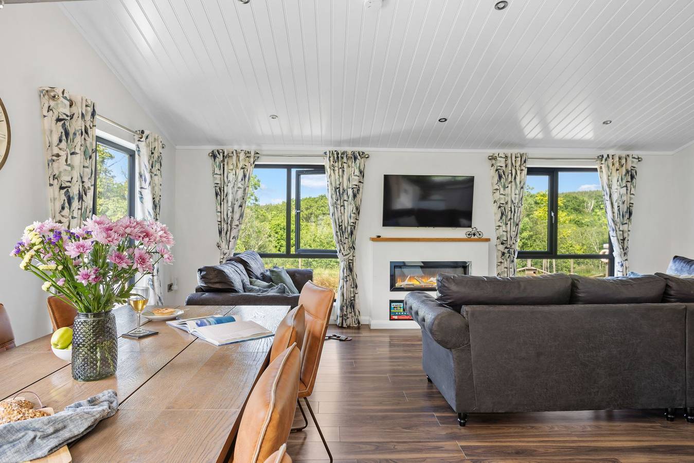 Lilac Lodge, 22 Roadford Lake Lodges in Broadwoodwidger, Devon