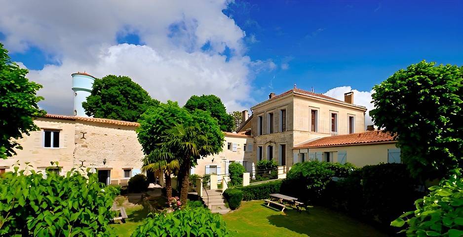 Cottage pour 2 personnes, avec sauna et jacuzzi ainsi que piscine et jardin, animaux acceptés à Soubran