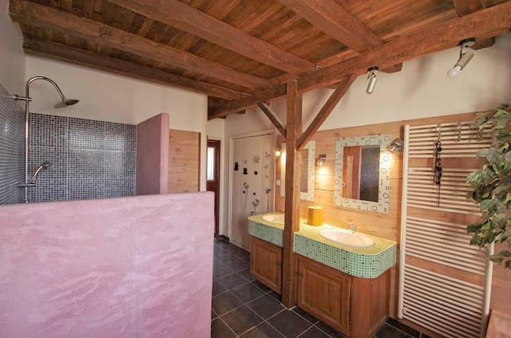 Location de vacances pour 4 personnes, avec piscine ainsi que vue et jardin, animaux acceptés à Marans - 3