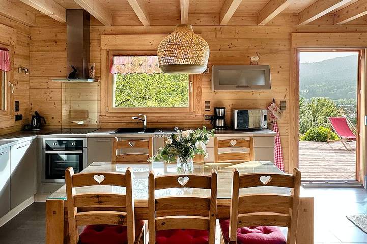 Chalet pour 7 personnes, avec jacuzzi ainsi que jardin et sauna - 1