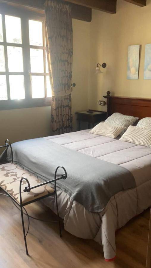 Single Room with Bath in Infiesto, Piloña