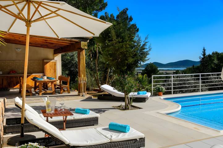 Can Damià – Villa con piscina privada y vistas al mar en Sant Josep de sa Talaia, Ibiza in Es Codolar, Sant Josep de sa Talaia