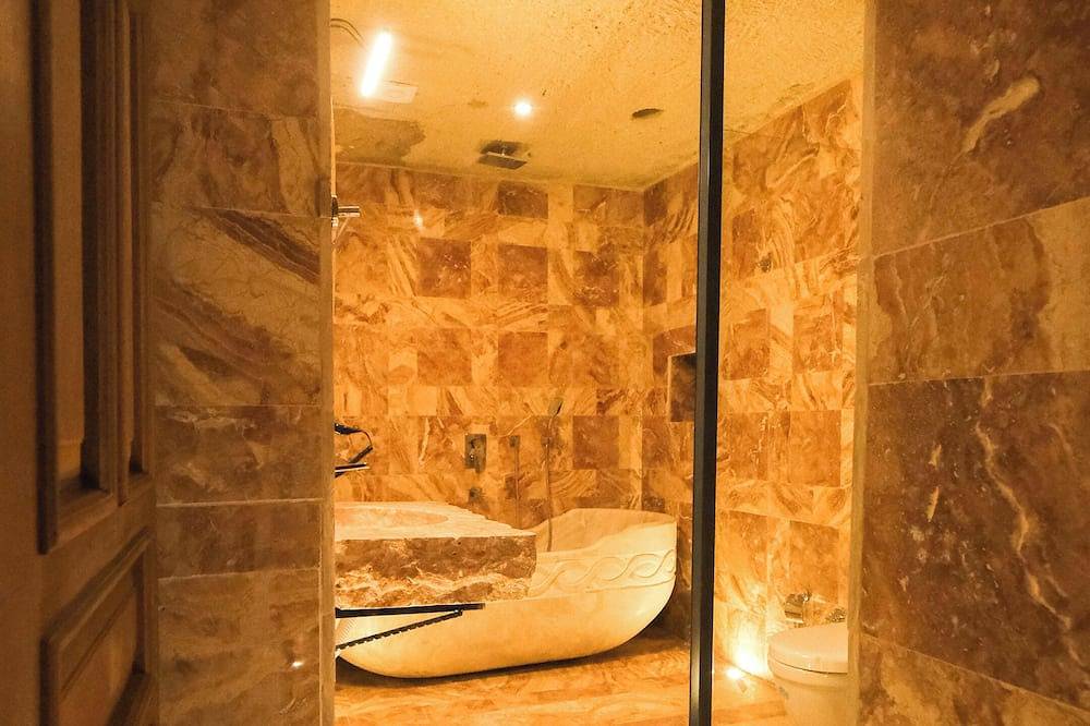 Luxurious Cave Suite with Bathtub 101 in Uçhisar, Nevsehir