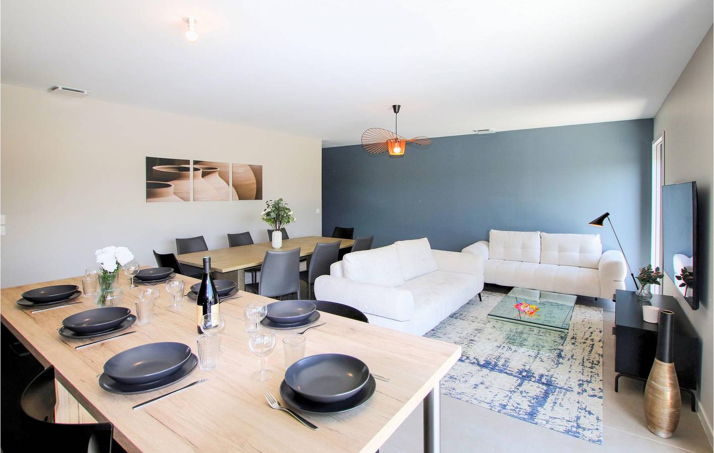 Appartement au bord de la piscine avec parking et WiFi in Sauzet, Région de nyons