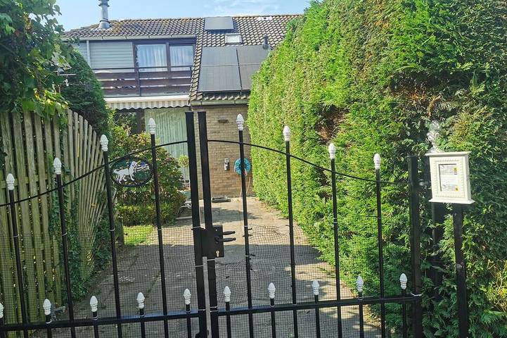 Ferienwohnung für 5 Personen, mit Whirlpool und Pool sowie Garten in Brouwershaven