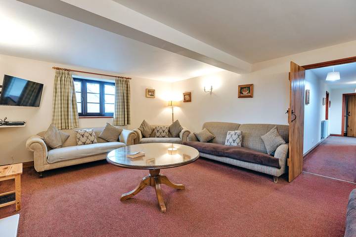 Holiday rental for 8 people, with garden and pool as well as terrace in Shropshire Hills
