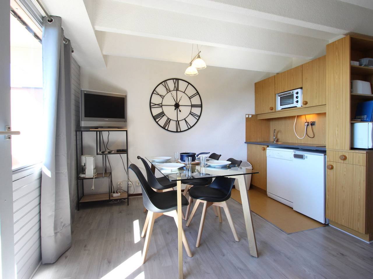 Studio entier, Studio cabine rénové, balcon ouest, parking couvert in Chamrousse, Parc national des Écrins