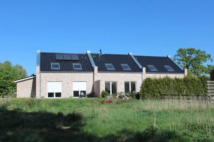 Location de vacances pour 8 personnes, avec vue et terrasse à Rhauderfehn