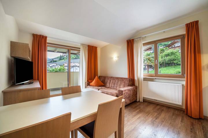 Ganze Wohnung, Ferienwohnung "Mignon 11" mit Bergblick, gemeinsamem beheizten Innenpool und Wlan in Riffian, Passeiertal