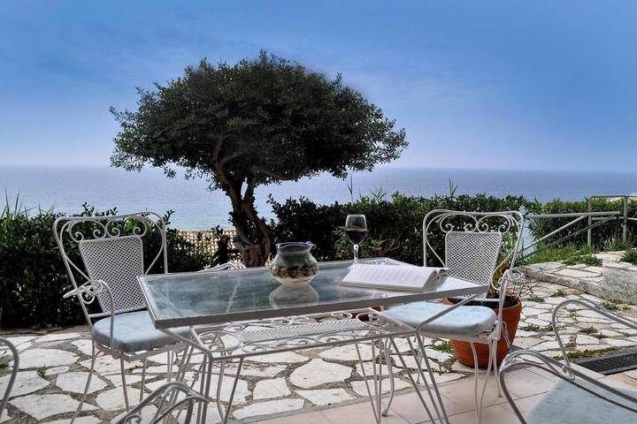Ferienwohnung für 4 Personen, mit Balkon und Garten sowie Ausblick und Pool - 1