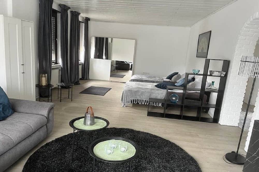 Ganze Wohnung, Geräumige Wohnung in zentraler Lage direkt an dem Fluss Niers und Park gelegen in Mönchengladbach, Niederrhein