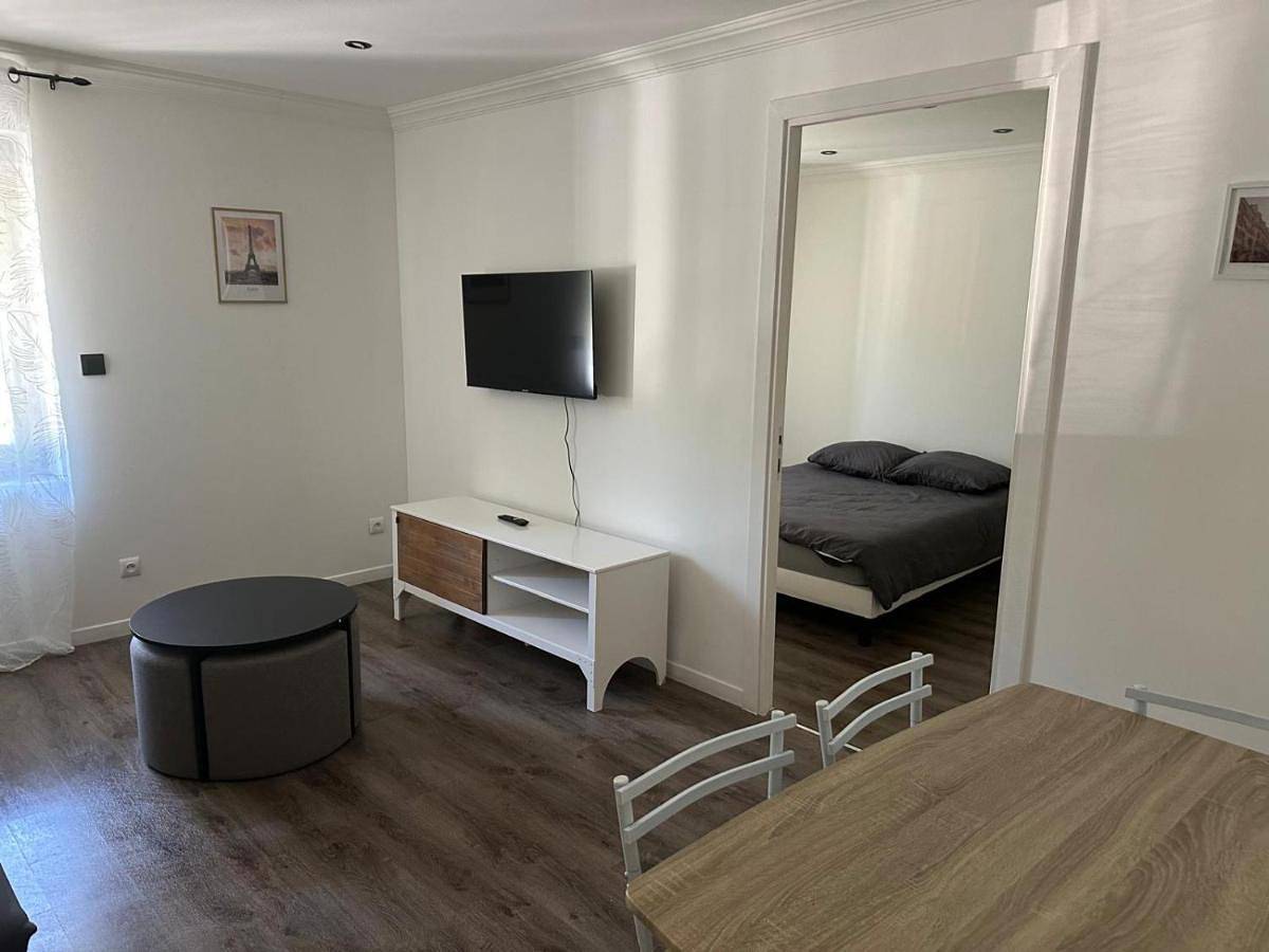 Appartement entier, One-Bedroom Apartment in Aiguebelle (Savoie), Région de Saint-Jean-de-Maurienne