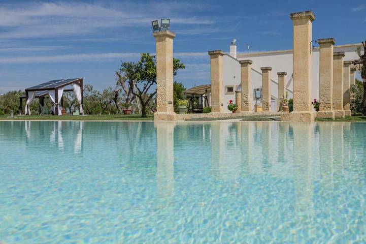 Location de vacances pour 4 personnes, avec jardin ainsi que piscine et vue à Erchie