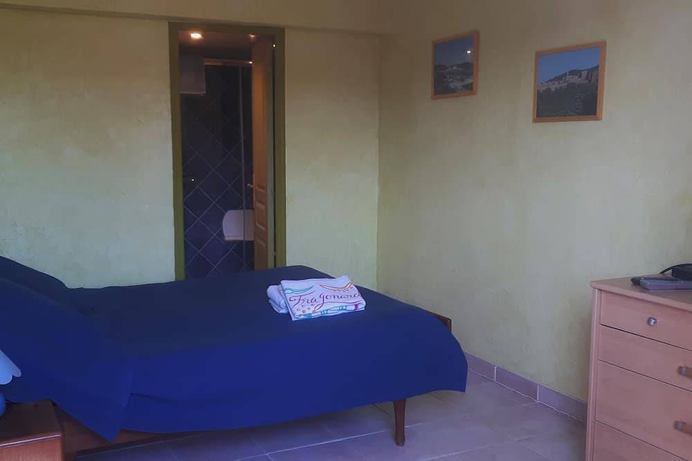 Appartement entier, Studio proche Hyères promotion - 20,% en août in Pierrefeu-du-Var, Côte méditerranéenne (France)