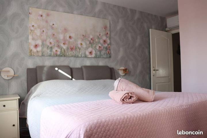 Location de vacances pour 8 personnes, avec jardin et piscine, animaux acceptés dans Theatre Galli Sanary Sur Mer - 2