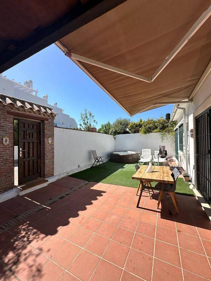 Casa para 4 personas, con vistas y jardín además de sauna y piscina, Se admiten mascotas en Estepona