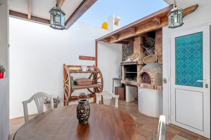 Ferienvilla 'Fae' mit Privatem Pool, Privater Terrasse und Wi-Fi in Playa Blanca, Yaiza