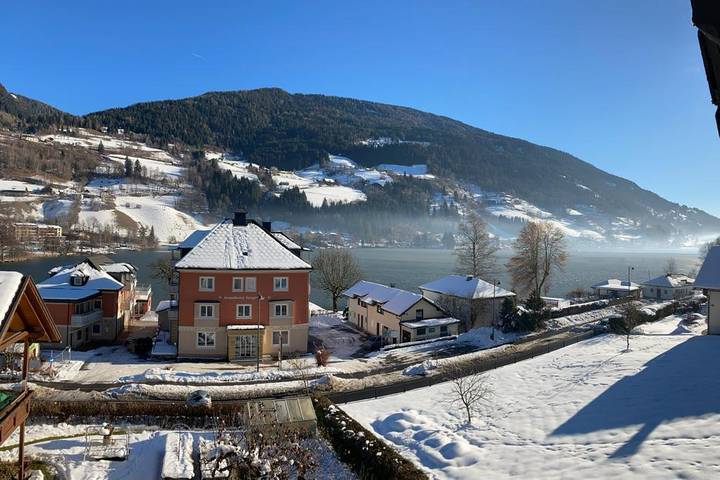Ferienhaus für 6 Personen, mit Terrasse und Garten sowie Seeblick und Ausblick in Feld am See