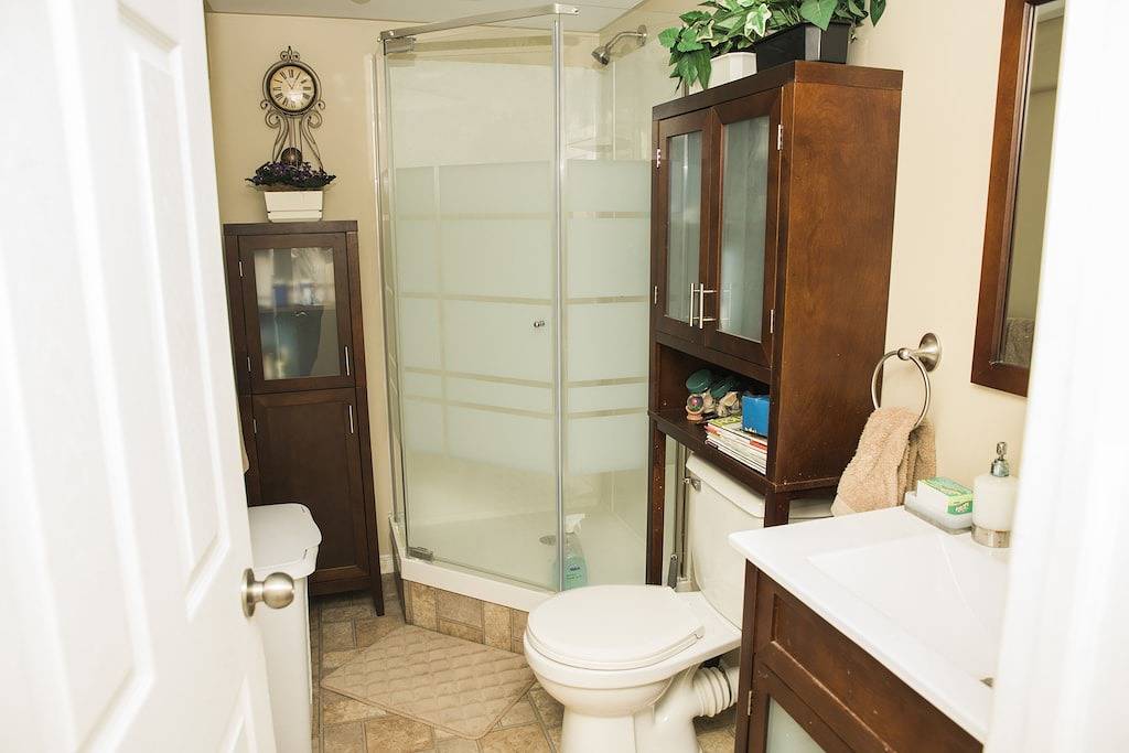 Log Cabin for 14 People in Ontario, Canada