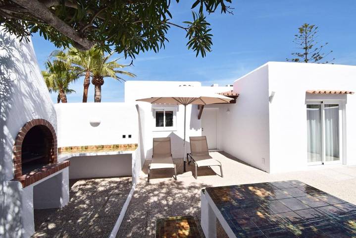 Bungalow für 5 Personen, mit Kinderpool und Pool sowie Garten auf Ibiza - 4