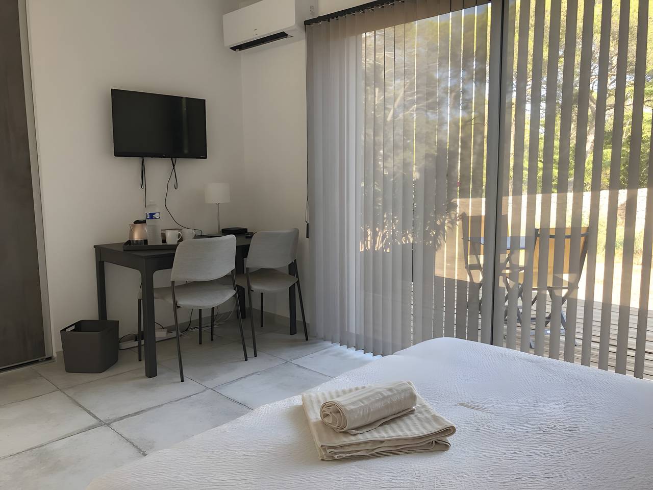 Gästezimmer 'Le Clos Des Cigales' mit Wlan und Klimaanlage in Nîmes, Nimes und Umgebung