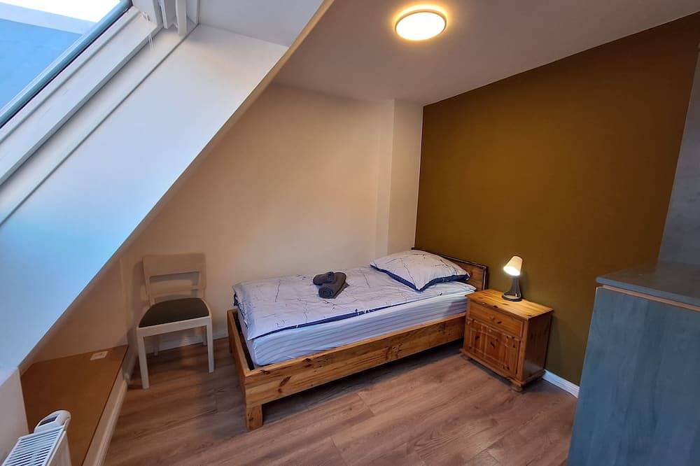 Entire apartment, Große 5-zimmer-wohnung in Zentraler Lage in Oerlinghausen für 8 Personen in Oerlinghausen, Kreis Lippe