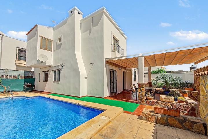 Casa rural para 6 personas, con Balcón y Jardín en Enix