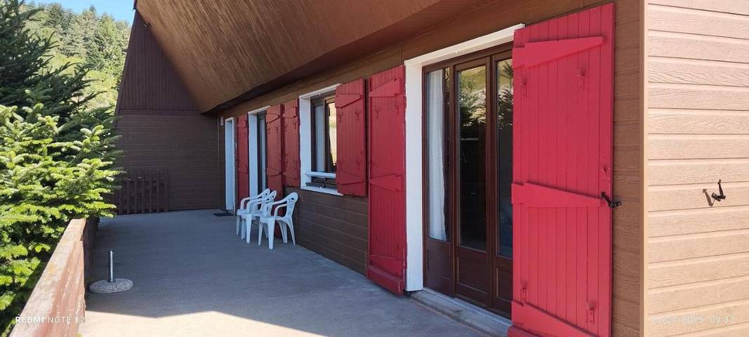 Location de vacances pour 10 personnes, avec Balcon ainsi que Terrasse et Vue à Saint-Anthème - 3