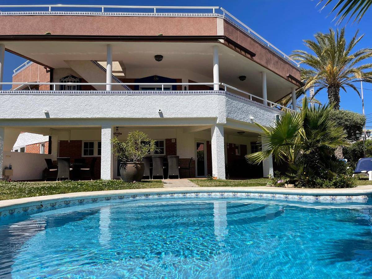 Villa with Private Pool in Altos de la Bahia, Torrevieja