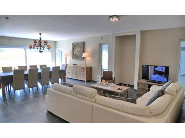 Location de vacances pour 12 personnes, avec terrasse ainsi que sauna et jardin à Somme-Leuze - 3