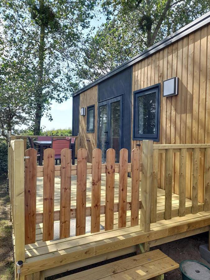 Camping pour 6 personnes, avec jardin et jacuzzi