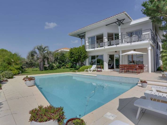 Location de vacances pour 10 personnes, avec balcon ainsi que jardin et piscine dans Plage du Courant - 2