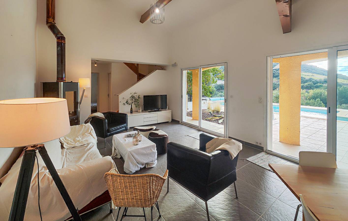 Retraite au bord de la rivière avec piscine et WiFi près de L'Orb in Roquebrun, Région de Béziers