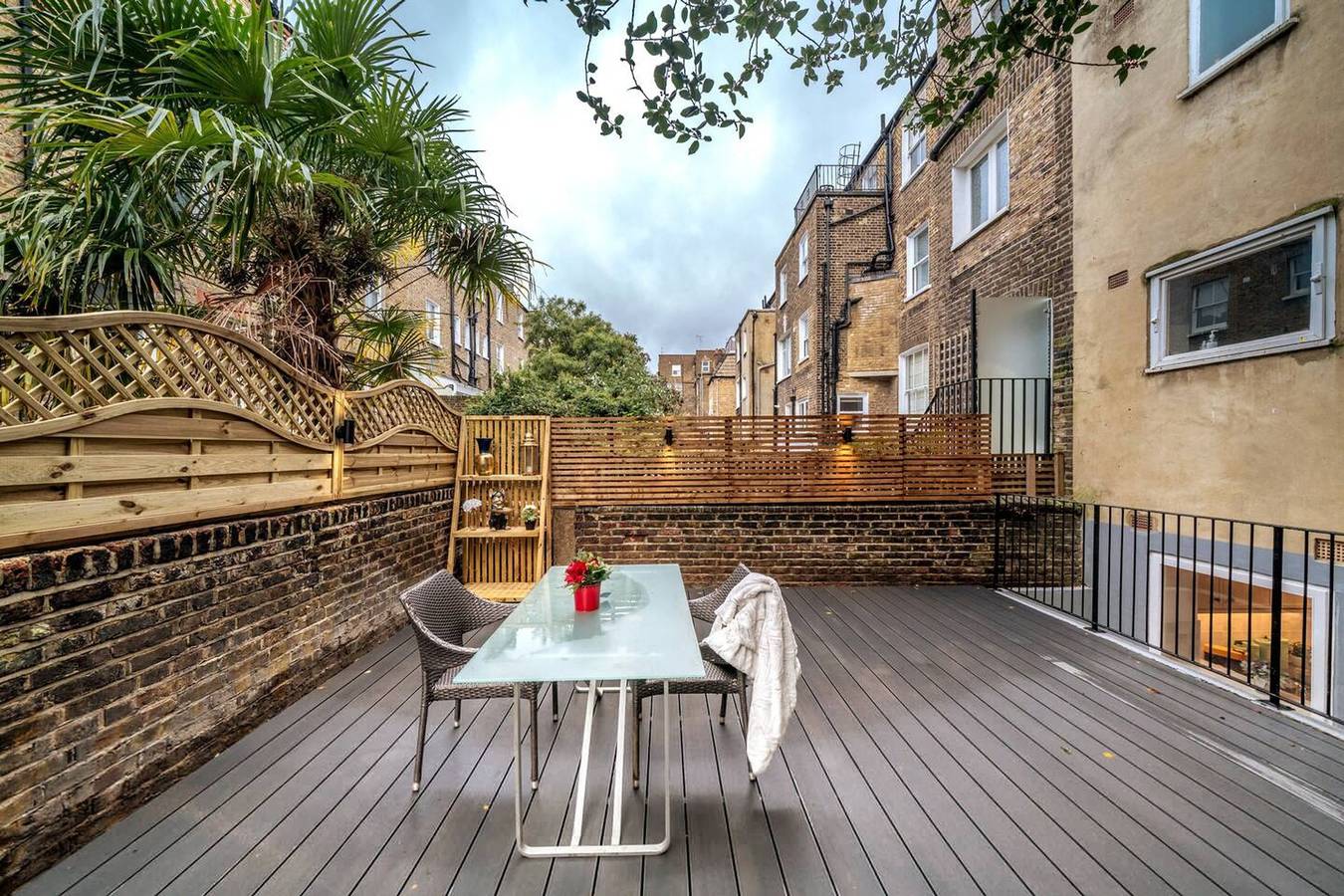 Entire apartment, Kensington & Chelsea 1Br | Patio Apartment | Tube in Hammersmith and Fulham, London