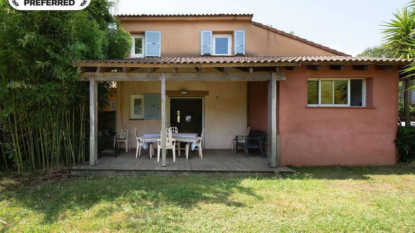 Villa pour 6 personnes, avec piscine ainsi que terrasse et jardin - 1